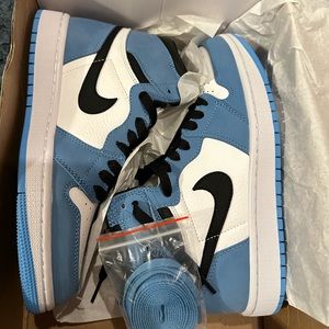 Jordan 1 University blue size 6